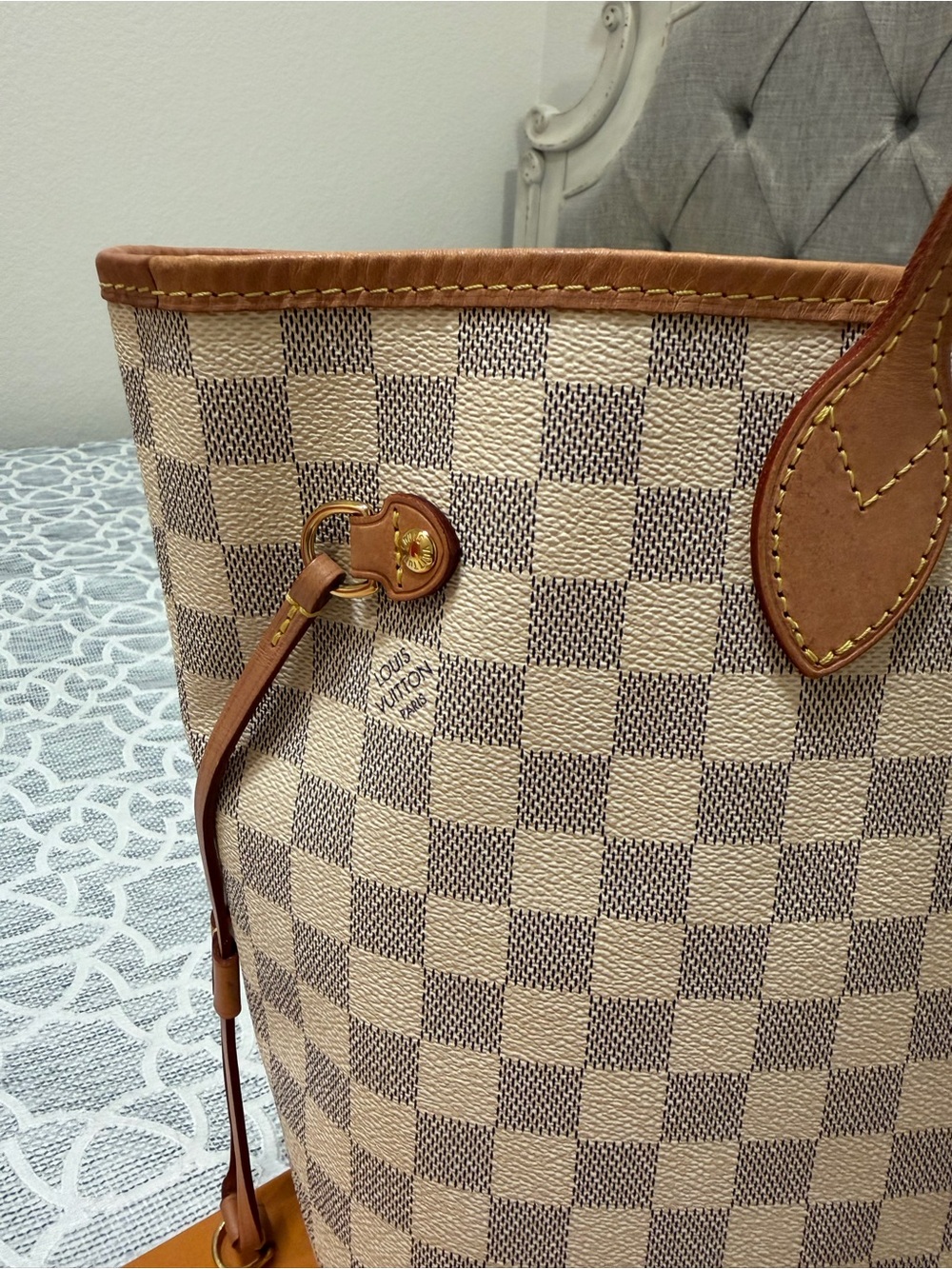 Louis Vuitton Damier Azur Canvas Neverfull MM Tote in Beige with Pink Interior - Picture 17 of 17